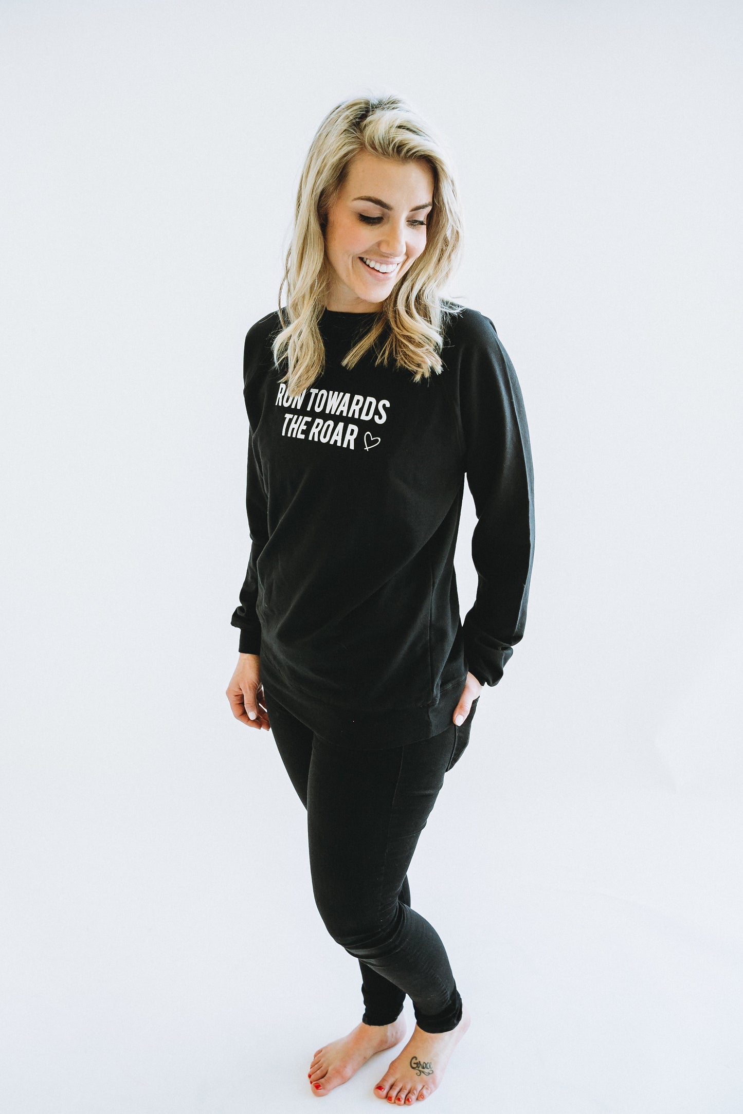 RUN TOWARDS THE ROAR || ADULT CREW BLACK